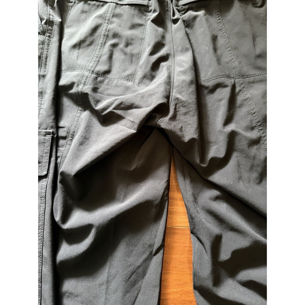 Athleta Chelsea Cargo Pant Size 4 Black Lightweight Minimalist Travel Utility - Picture 9 of 10